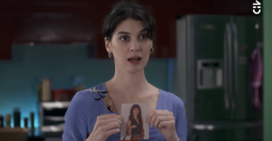 ¿Lo notaste? Actriz de "Pacto de sangre" apareció en "Gemelas" con rol muy similar