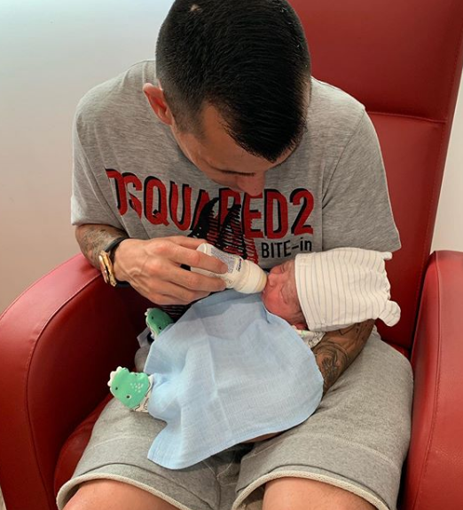 Gary Medel y su hijo