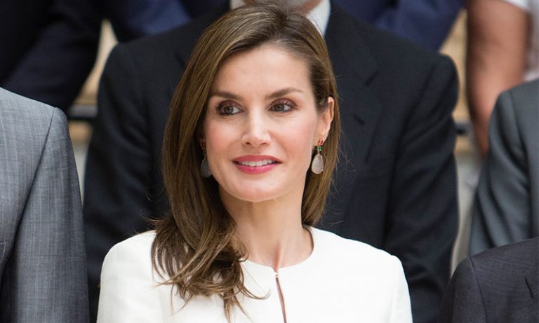 Reina Letizia lució sus canas en pleno evento oficial: Medios la aplaudieron