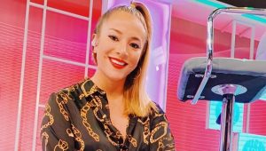 Panelista de "Intrusos" asegura que recibió propuestas de Alexis Sáchez