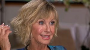 Olivia Newton-John y cómo lidia con el cáncer: No quiere saber cuánto le queda