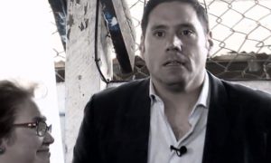 Pancho Saavedra protagoniza chascarro en matrimonio de "Contra viento y marea": Terminó en meme