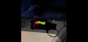 Pasajera se hizo viral al grabar taxímetro adulterado en traslado desde Costanera Center