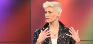 "Es difícil ser rubia": Tonka Tomicic sorprendió con un nuevo cambio de look