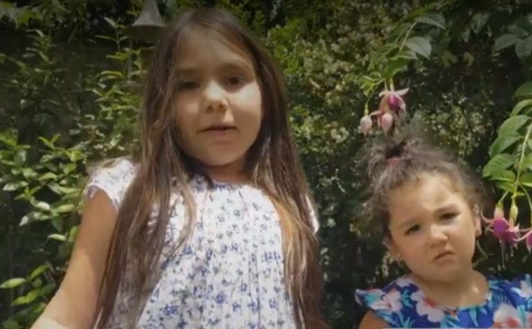 Niña de 6 años creó un dispositivo ecológico para ayudar a su hermana: Ganó premio