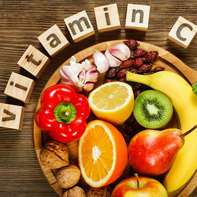 varios alimentos contienen vitamina c