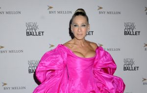 Sarah Jessica Parker revivió 'Carrie Bradshaw' con este llamativo look