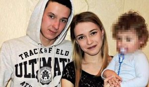 Bebé de dos años mató accidentalmente a su madre tras accionar ventanilla del auto