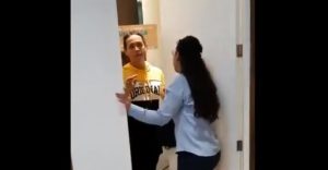 Mujer trans denunció discriminación en probadores de tienda París del Costanera Center