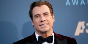 ¿Irreconocible? John Travolta impresiona con su cambio de apariencia