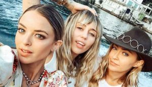 ¡Muy enamorada! Así celebró Miley Cyrus el cumpleaños de su novia, Kaitlynn Carter