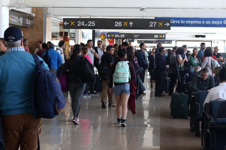 Se confirma cancelación de vuelos desde aeropuerto de Santiago