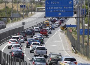 A prepararse: 874 mil autos podrían salir de Santiago en Fiestas Patrias