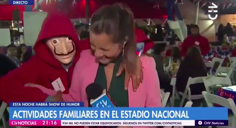 Periodista de CHV respondió a quienes la criticaron por no defenderse del acoso