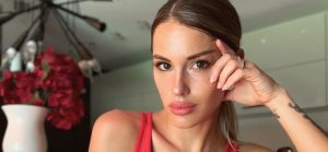 Gala Caldirola sorprende a sus seguidores con veraniega foto en bikini