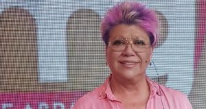 ¡Lo hizo de nuevo! Patricia Maldonado sorprende con colorido cambio de look
