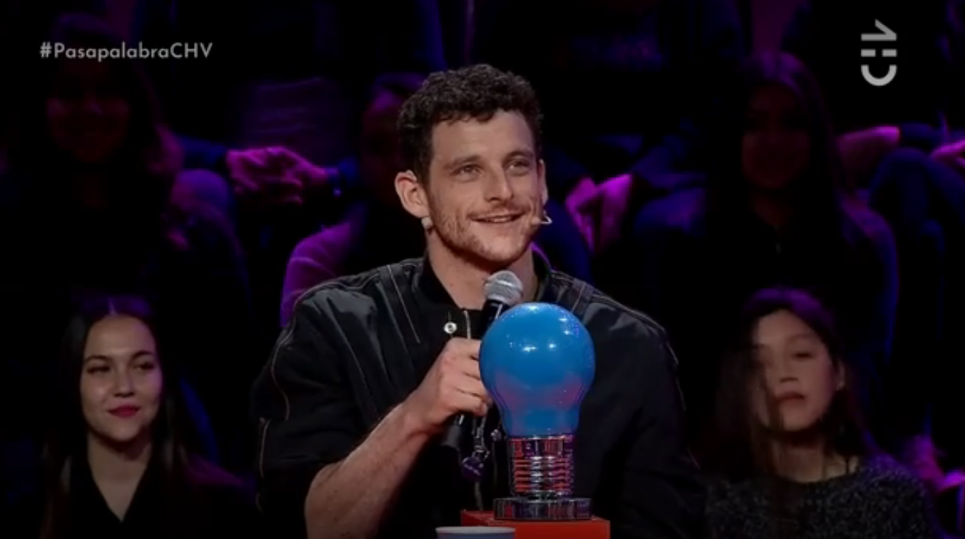 Eyal Meyer saca aplausos con patada voladora en "Pasapalabra"