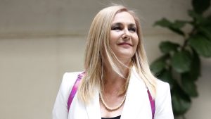 La defensa de Pamela Jiles ante foto en ropa interior de Cathy Barriga