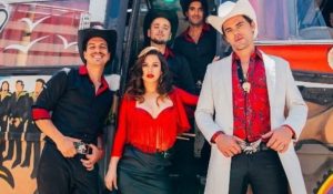 Alumnos de colegio en Vallenar sorprendieron con homenaje a 'Vicho y las Gaviotas del Norte'