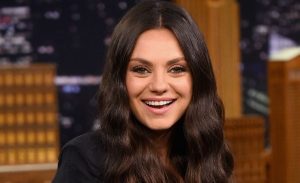Adiós castaño: Mila Kunis sorprende con radical cambio de look