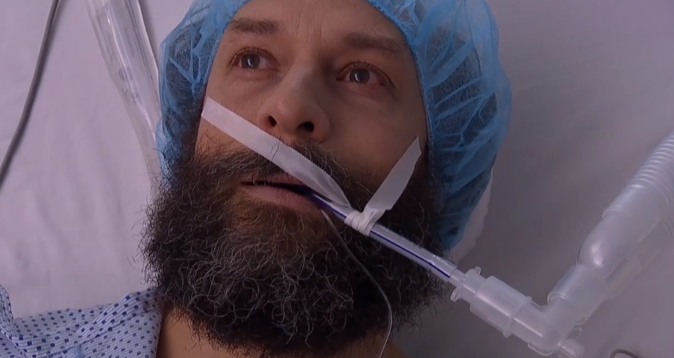 la muerte del cura fue criticada en "Isla paraíso"