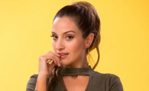 Daniela Palavecino sorprende con nuevo topless y cómico mensaje