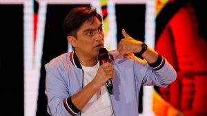 "Una obra maestra": Sergio Freire recreó manifestaciones en Chile con su colección de "Los Simpson"