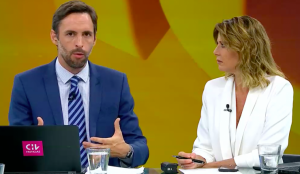 Daniel Matamala y Maca Pizarro explican por qué no muestran todo lo que aparece en redes sociales en televisión