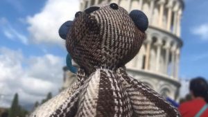 ¿Lo has visto? Joven pide ayuda para encontrar peluche hecho con ropa de su padre fallecido