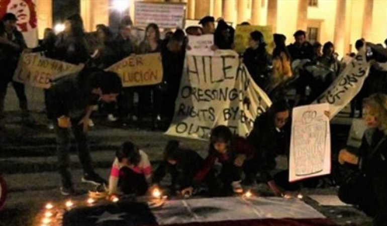 Chilenos en Berlín emocionaron con su versión de "El derecho de vivir en paz"