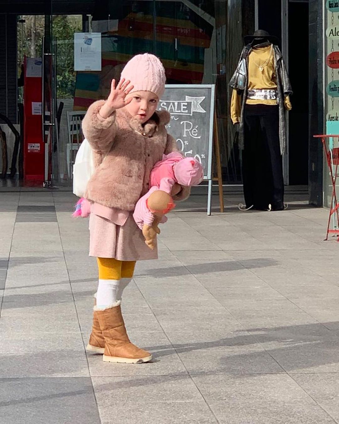 su hija Gracia cuenta chistes