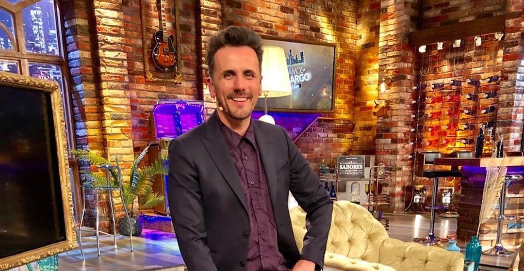 Sergio Lagos sorprendió vestido de mujer en "Sigamos de largo"