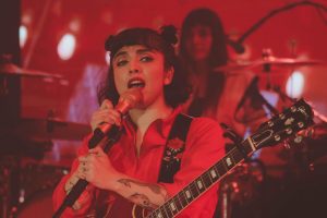 Mon Laferte sorprendió con versión de "La Carta" dedicada a Chile
