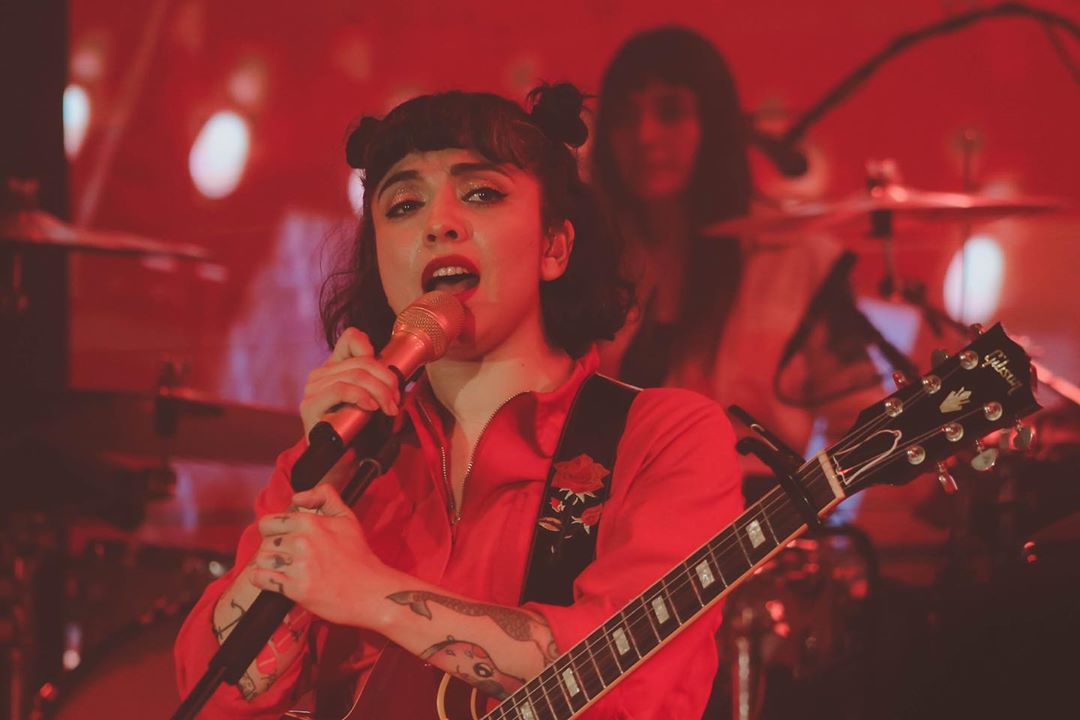 Mon Laferte sorprendió con versión de "La Carta" dedicada a Chile