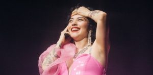 Mon Laferte saca carcajadas con video de sus fans gritando en sus conciertos