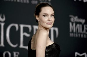 Angelina Jolie deslumbró con su look junto a sus hijos para estreno de "Maléfica 2"