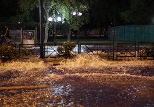 Rotura de matriz en Providencia provoca inundaciones y cortes de tránsito