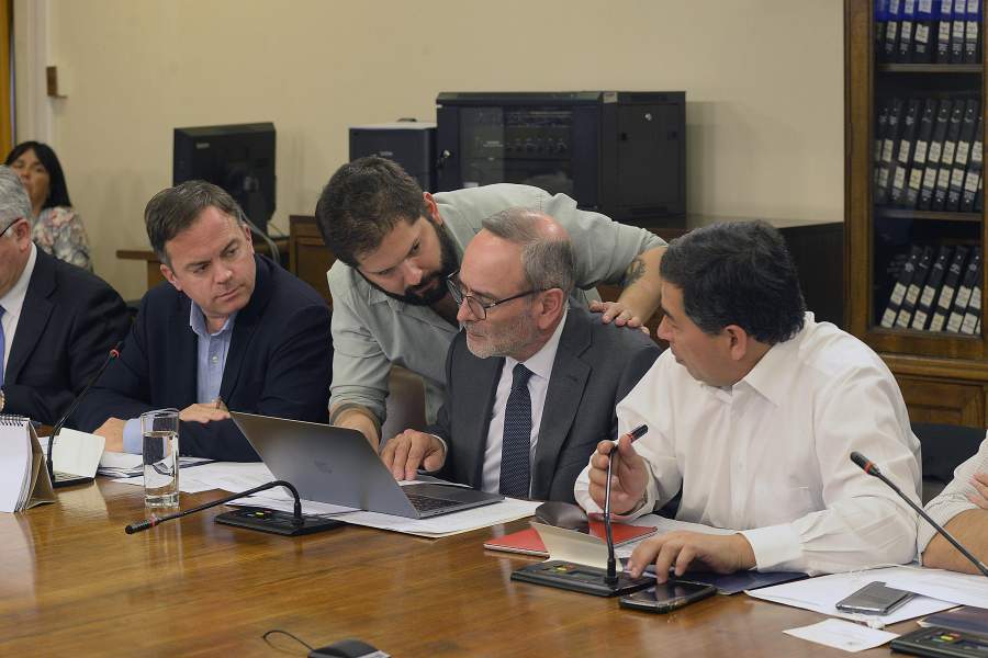 Comisión de Constitución aprueba idea de legislar rebaja de la dieta parlamentaria