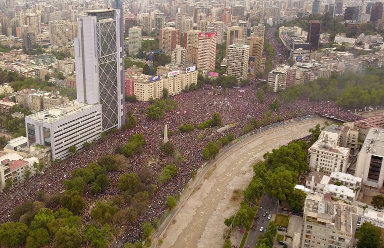 1 millón de personas congregadas en Plaza Italia en 'La marcha más grande de Chile'