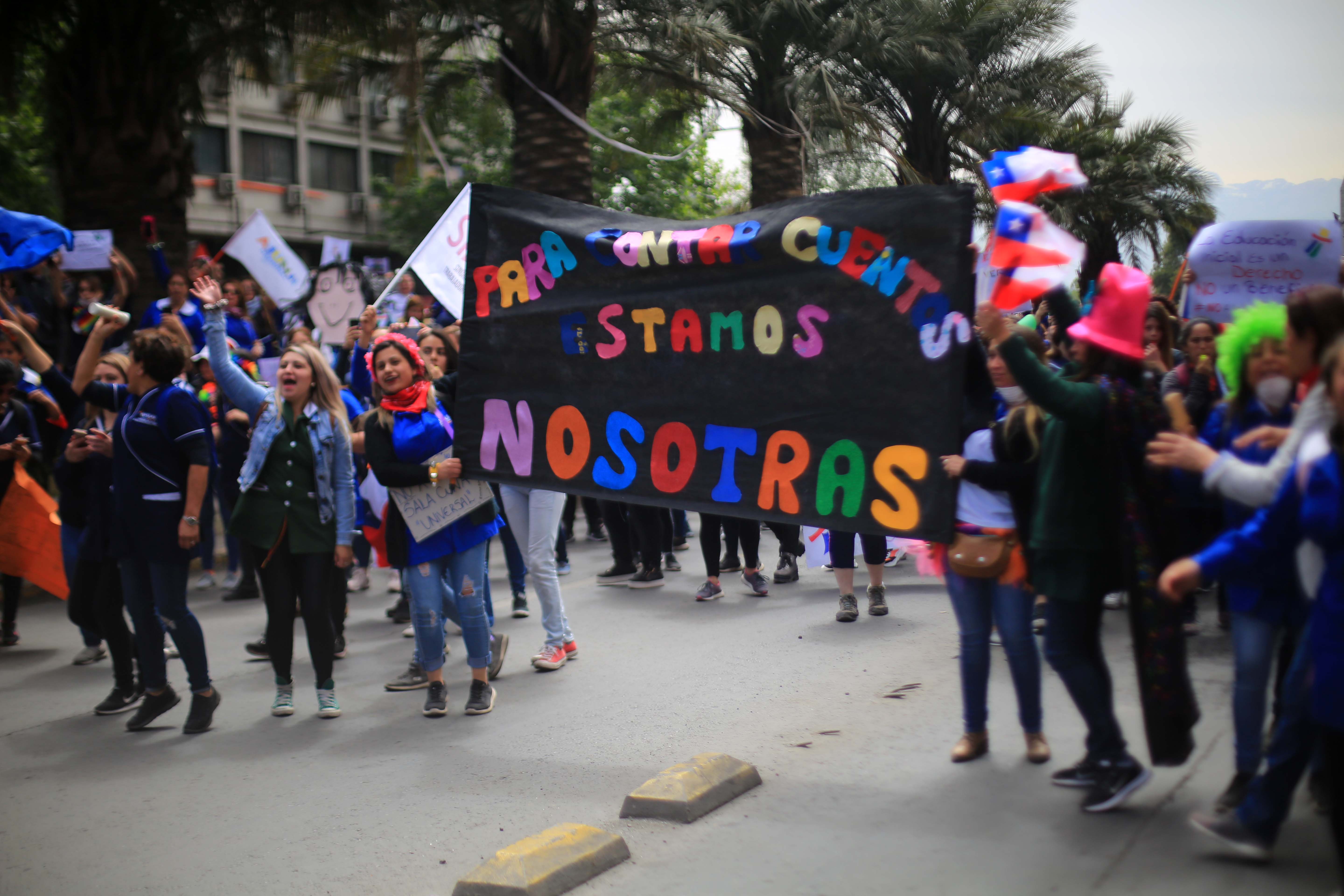 Marcha de educadoras de párvulo fue reprimida por Carabineros en el centro de Santiago