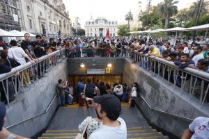 Senado aprueba proyecto que congela tarifas de Metro