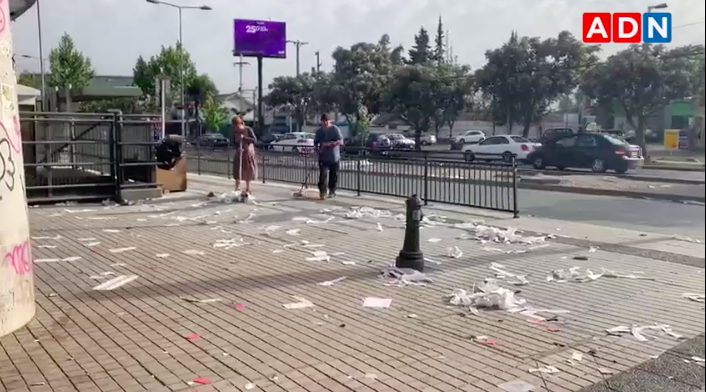 VIDEO: Vecinos de estación de Metro Trinidad se reúnen a limpiar sus alrededores
