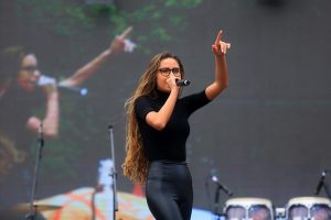 Artistas se reúnen en concierto "Por el derecho de vivir en paz"
