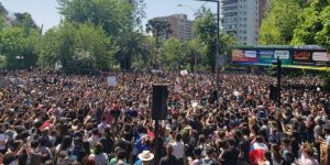 A pesar del toque de queda siguen las manifestaciones en las calles