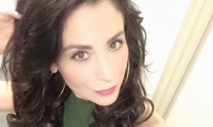 Yamna Lobos sorprendió al mostrar su pancita con 33 semanas de embarazo