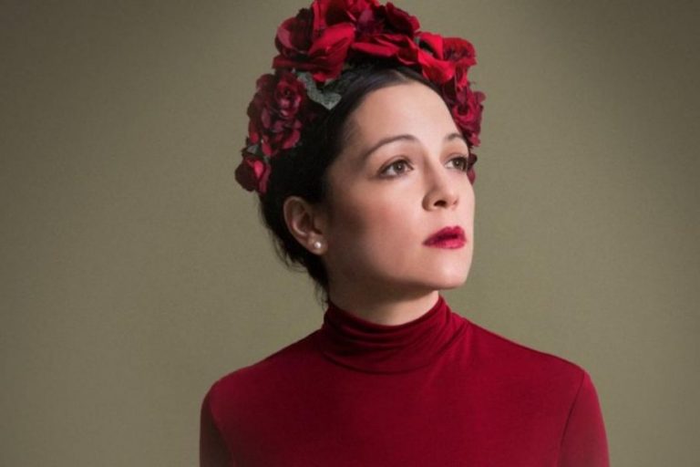 Natalia Lafourcade envía mensaje de apoyo a los chilenos