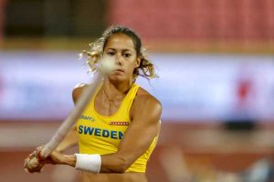 ¡Increíble! Atleta sueca quebró su garrocha y luego batió récord con una prestada