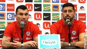 Gary Medel 'trolea' a Guillermo Maripan por supuesta relación con hija del Chino Ríos