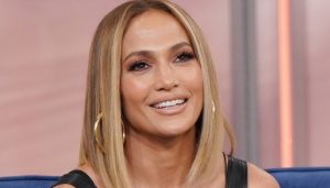 Sin extensiones ni maquillaje: Jennifer López es captada al natural
