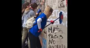 Joven que se transformó en meme por barrer la pared: "Apoyo completamente las demandas"